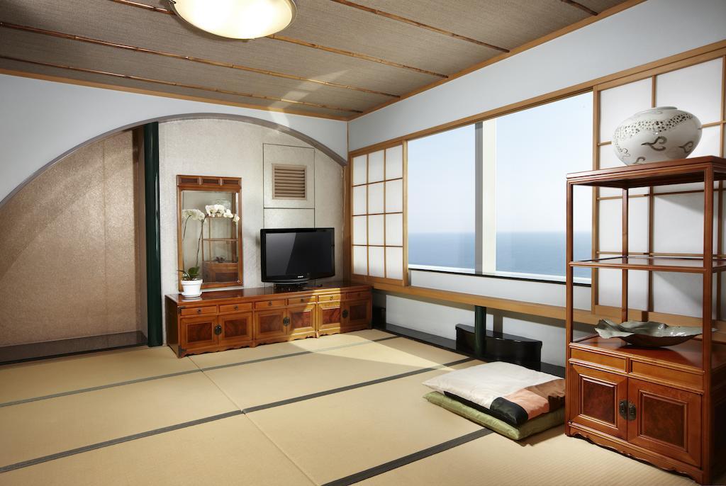 Haeundae Grand Hotel Ciudad Metropolitana de Ciudad Metropolitana de Busan Habitación foto A Japanese living room with a TV