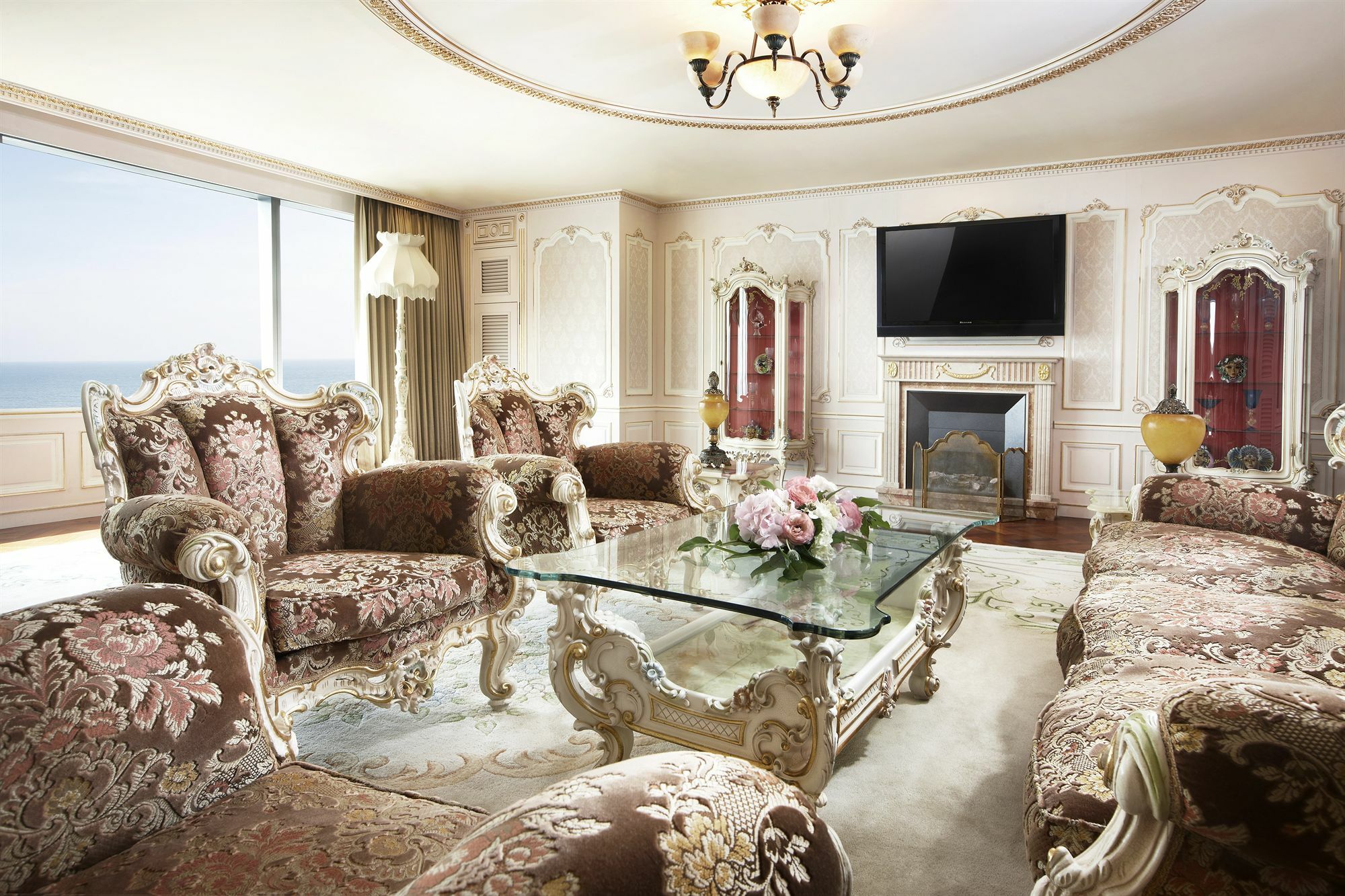 Haeundae Grand Hotel Ciudad Metropolitana de Ciudad Metropolitana de Busan Exterior foto A living room in the Presidential Suite