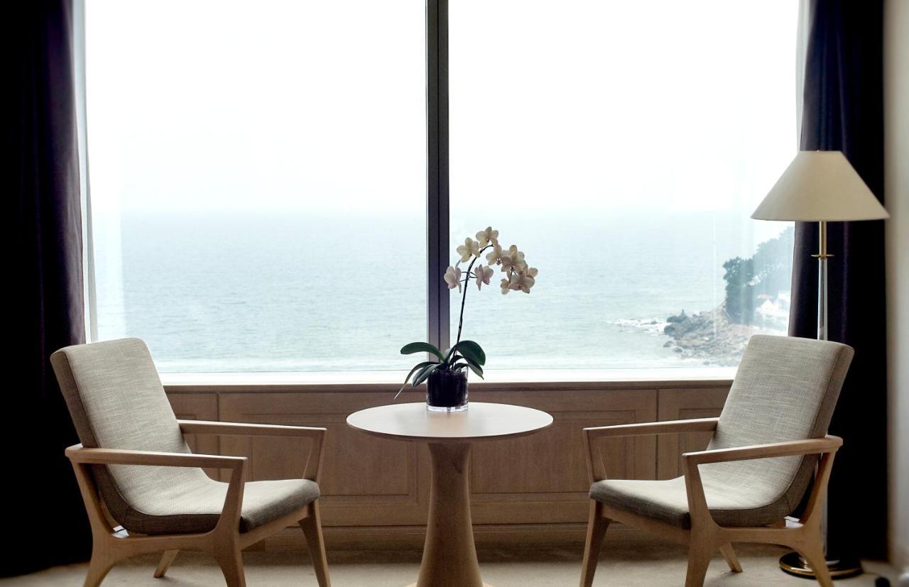 Haeundae Grand Hotel Ciudad Metropolitana de Ciudad Metropolitana de Busan Exterior foto The view from the living room of a suite at The Concourse